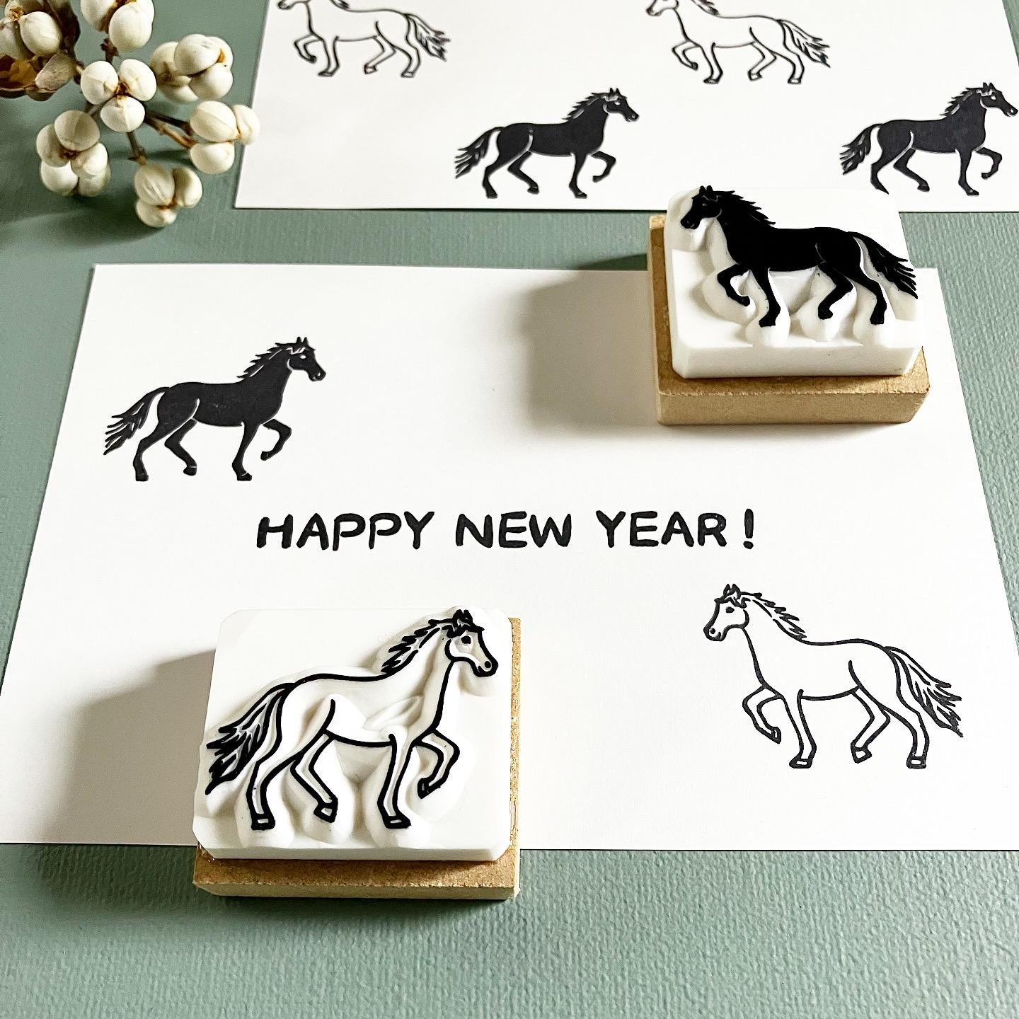 2026年＊年賀状に☆シンプルおしゃれ❤︎白と黒の馬《午年》消しゴムはんこセット＊
